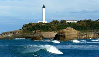 Surfer à Biarritz